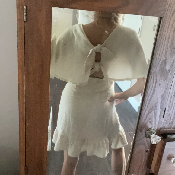 Cream Ruffle dress - Picture 6 of 9
